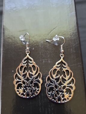 Elegant Filigree Teardrop Dangle Earrings - Silver Tone